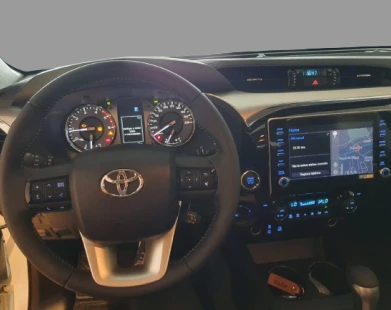 Tecnologia Avançada e Conforto Interior - Toyota Hilux